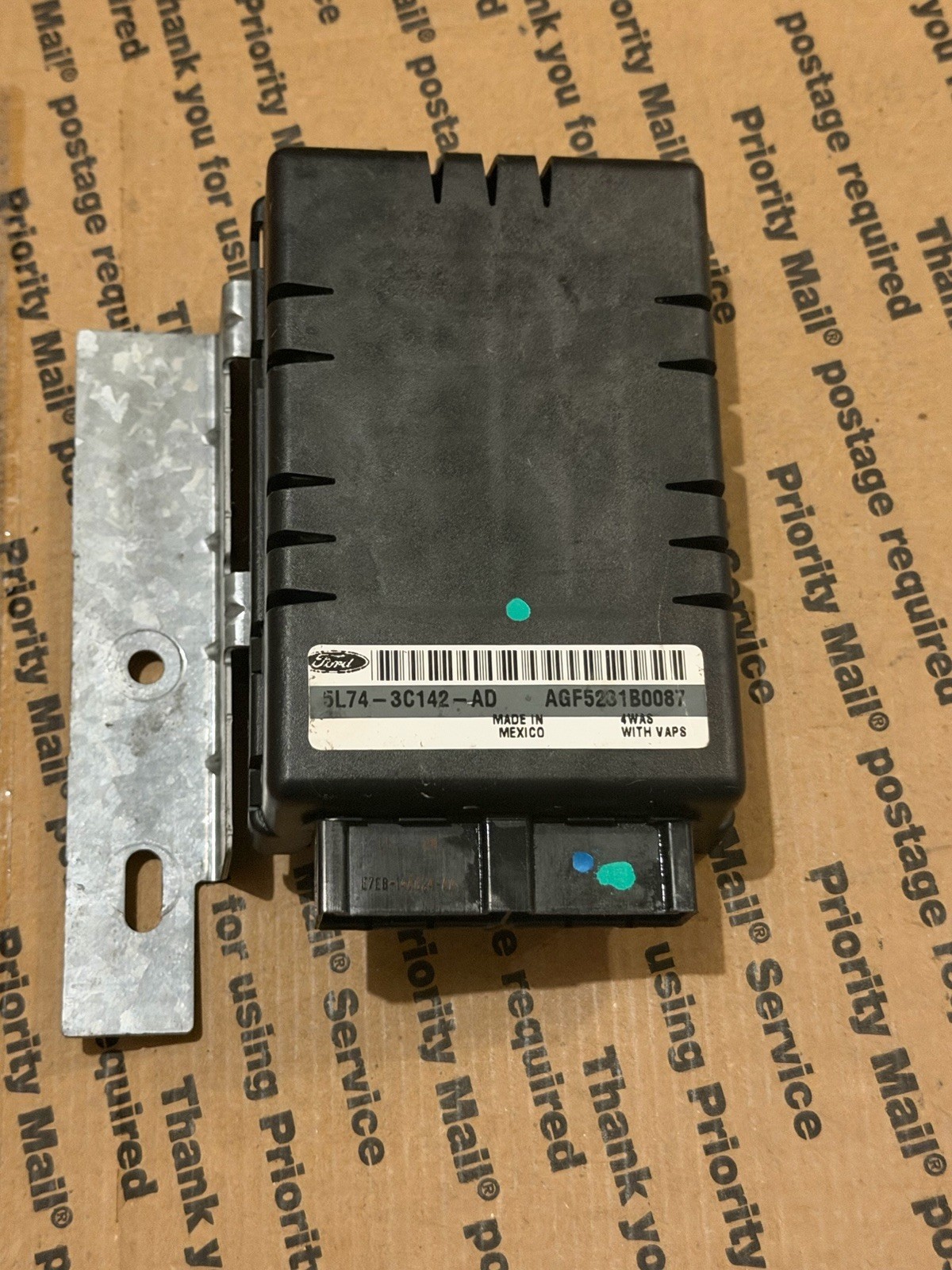 5L74-3C142-AD 2005 2006 Lincoln Navigator Air Suspension Control Module