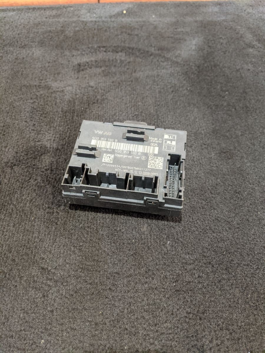 AUDI A3 SPORTBACK 8VA FRONT DOOR CONTROL MODULE ECU 5Q0959593B
