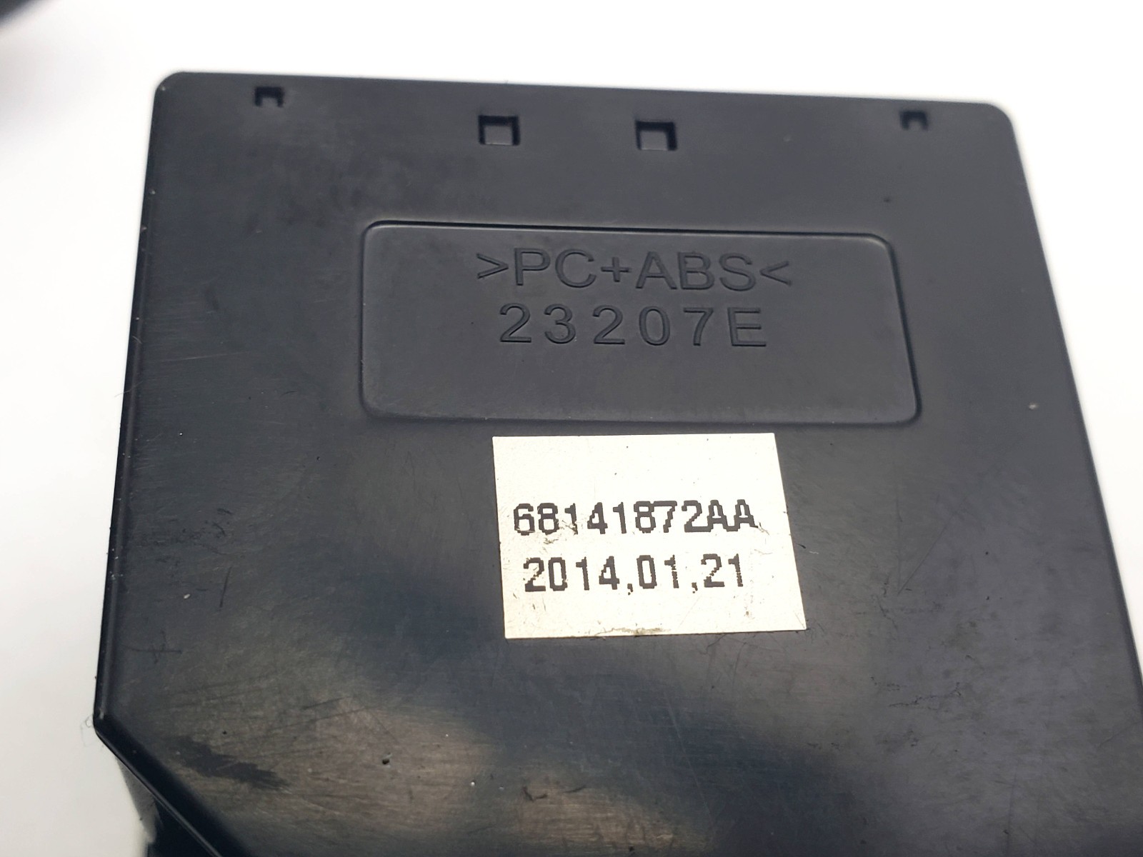 JEEP CHEROKEE KL MK5 POWER SOCKET OUTLET 68141872AA 2014