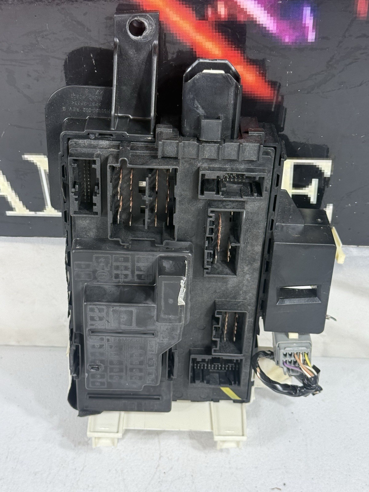 2012 Ford Mustang Manual Transmission Body Control Module BCM Fuse Box OEM