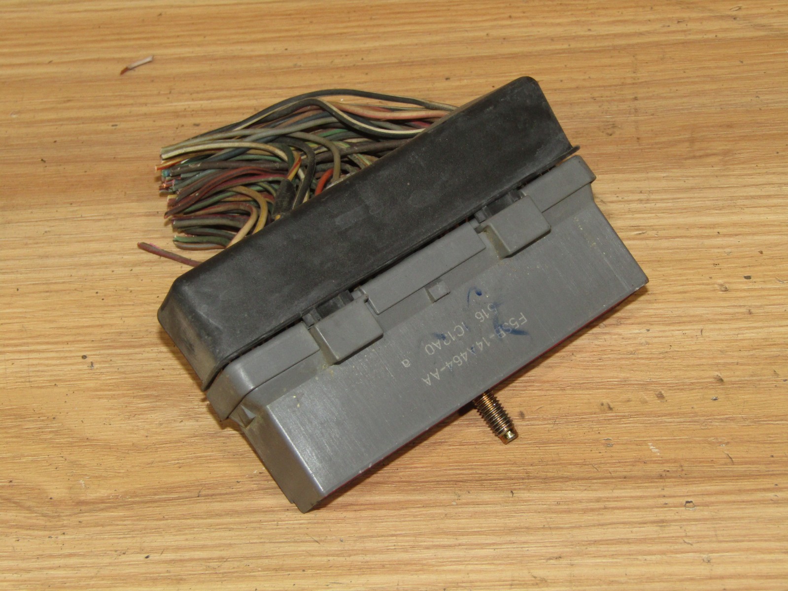 2001 Ford Expedition OEM ECU ECM computer connector pigtail 01