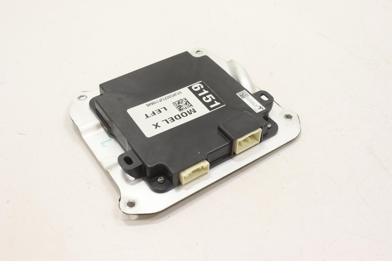 2016 – 2020 TESLA MODEL X FRONT LEFT DOOR CONTROL MODULE UNIT OEM 103722200E