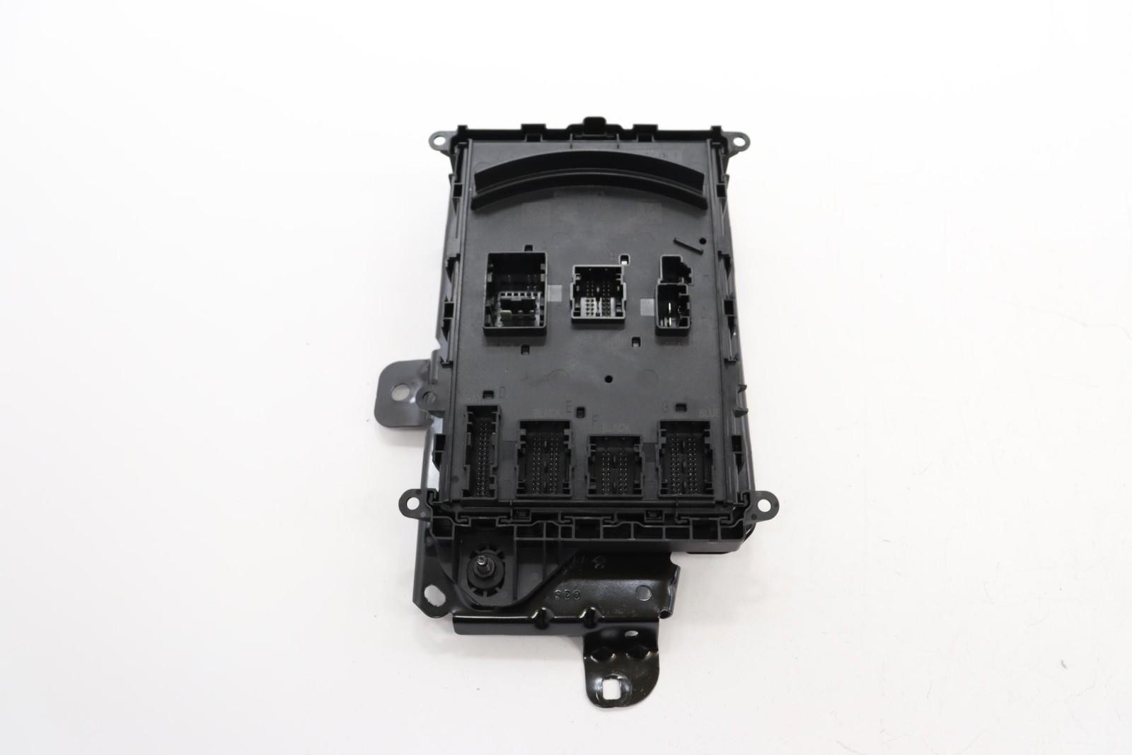 Used Body Control Module fits: 2022 Jeep Wagoneer Body Control BCM RH dash Grade