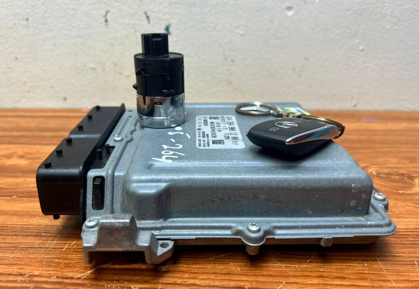 Mercedes W205 ECU Engine Control Module Ignition Switch Key Set A264 9001200 OEM