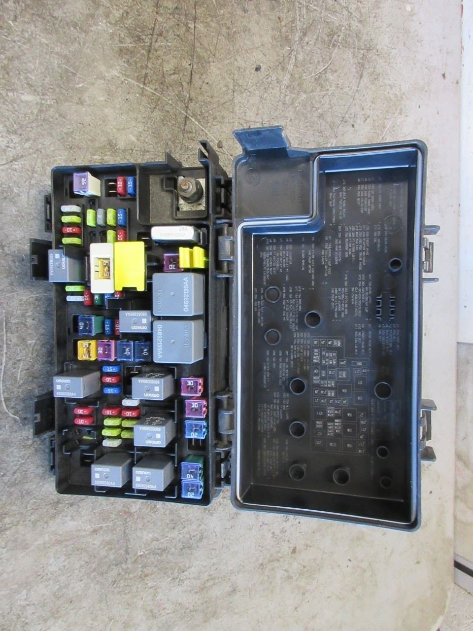 2016 Jeep Wrangler JK OEM TIPM Totally Integrated Power Module Fuse Box 68273365