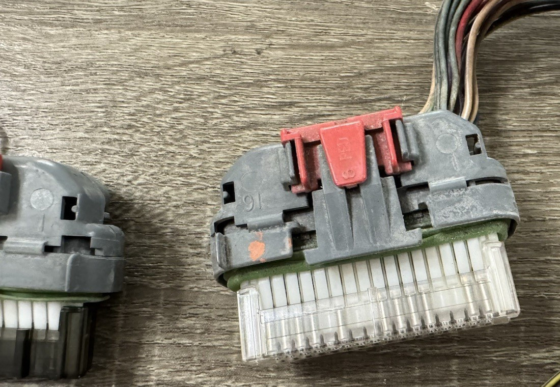 1994-1995 LT1 CAMARO FIREBIRD ECU ENGINE CONTROL MODULE PIGTAIL CONNECTORS