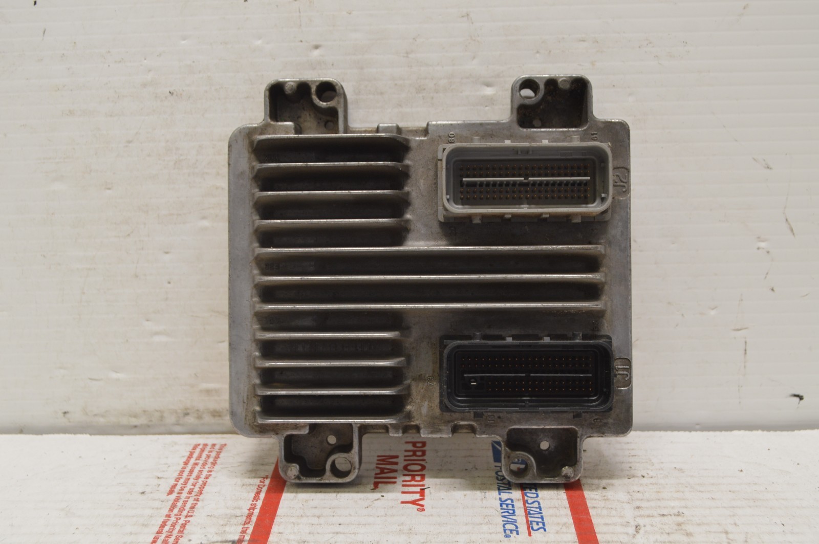 2010-2014 Chevrolet Tahoe Yukon 12639900 Engine Control Module Unit Ecm D73 017