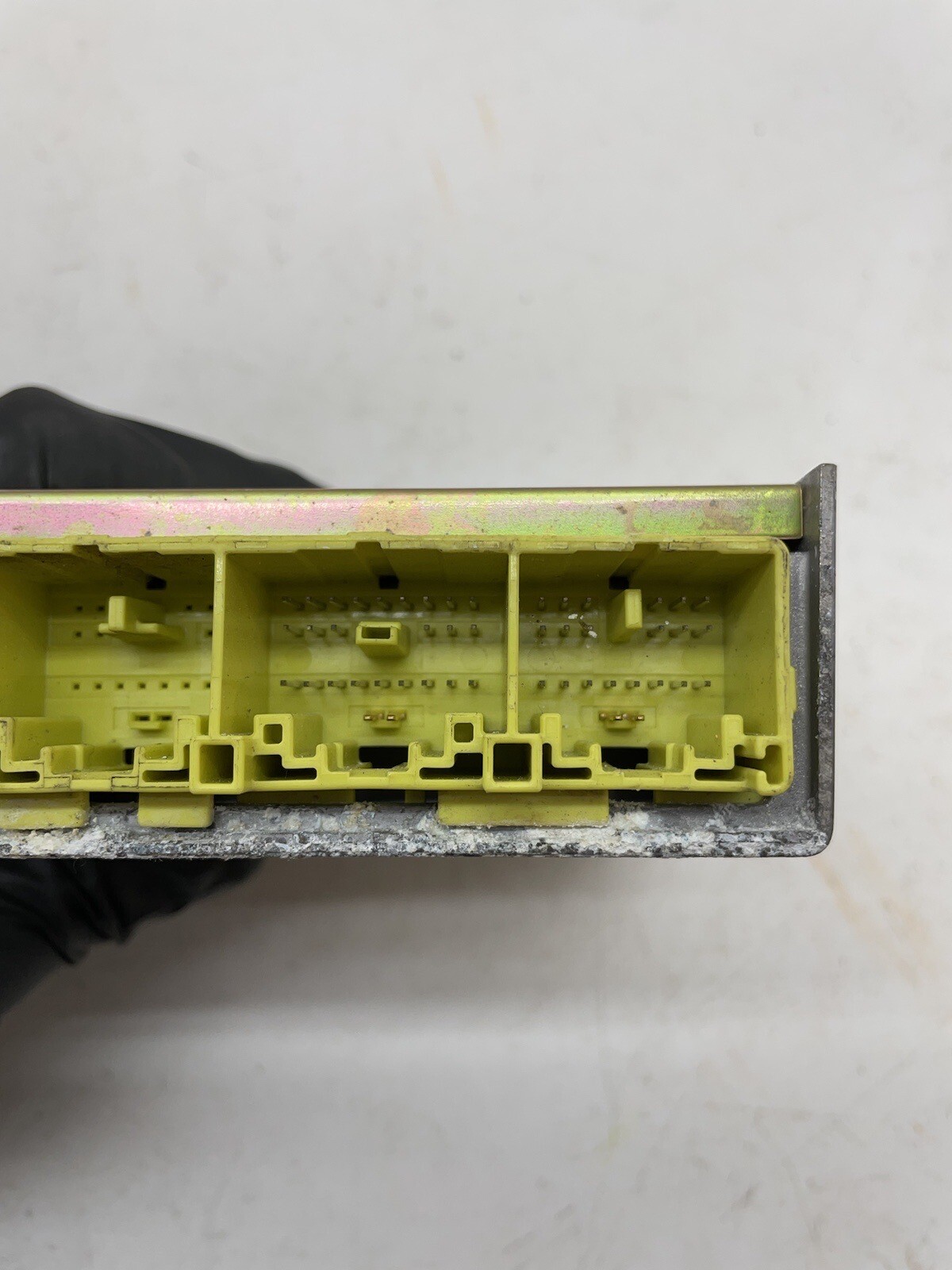 2003 2004 Mazda 6 ECM SRS Module Behind Center Dash OEM GM9E 57 K30