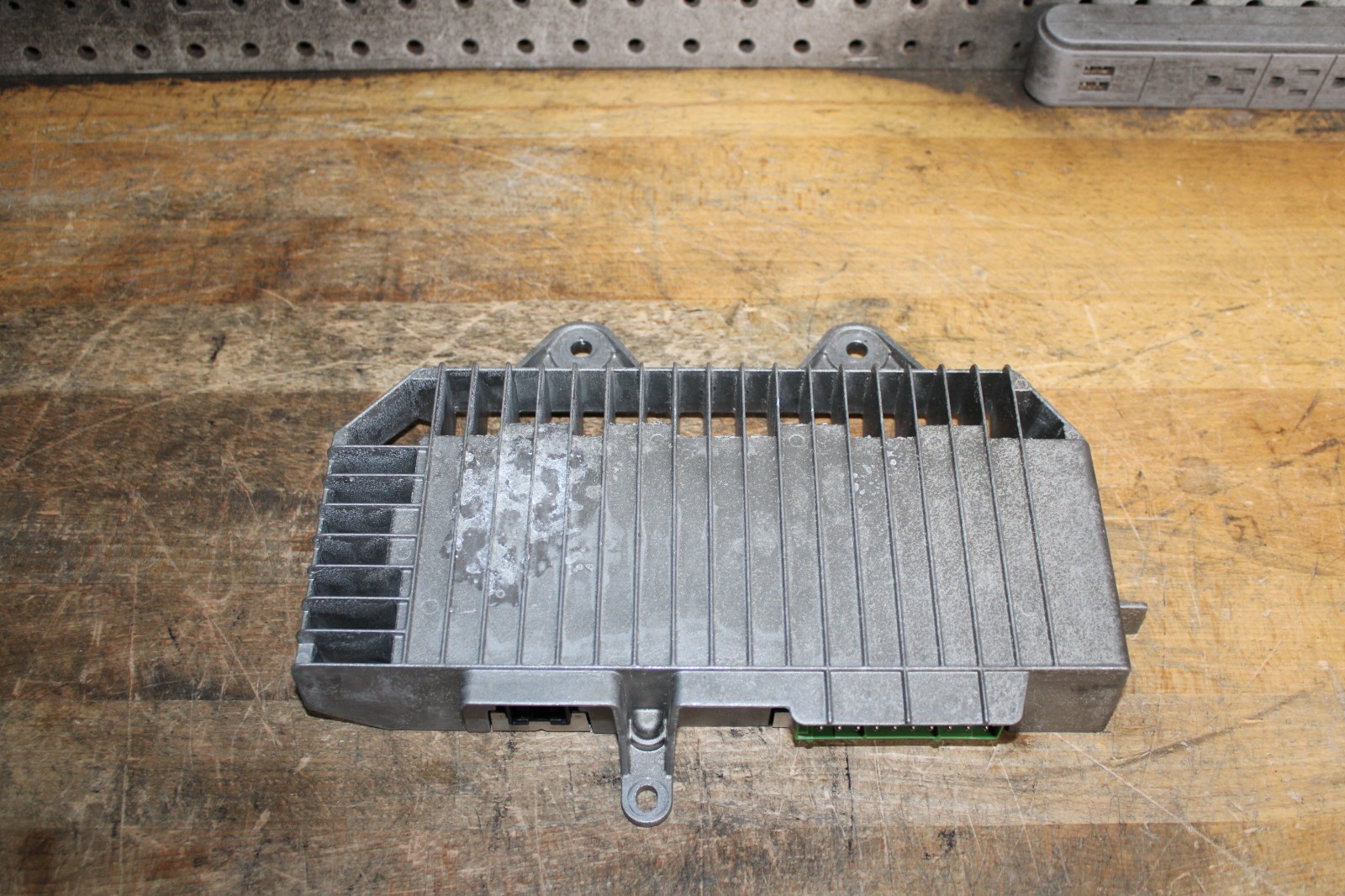 2008-2010 Porsche Cayenne 957 Radio Amplifier 7L5035465A OEM