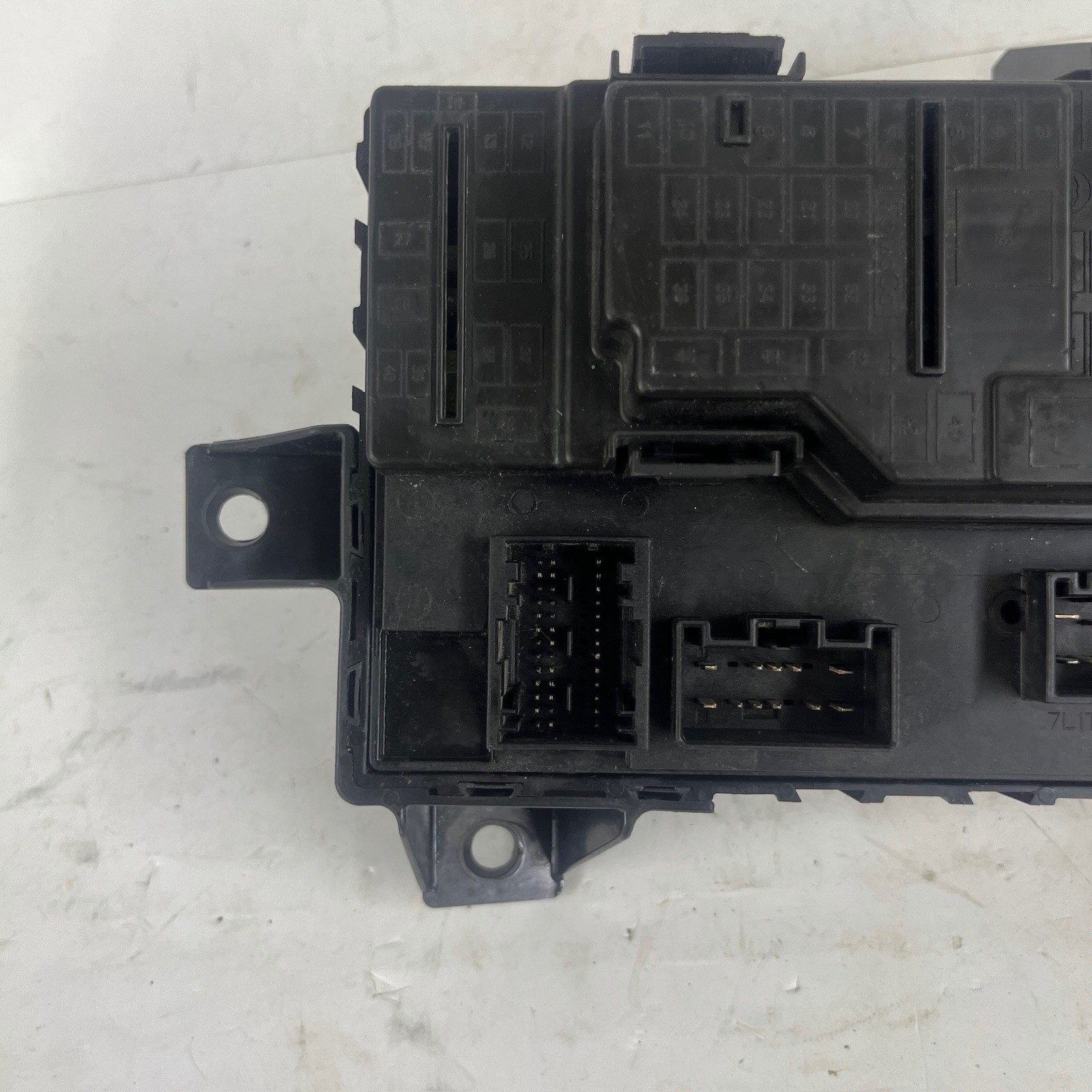09-14 Ford E150 E250 Body Control Module Fuse Relay Junction Box BC2T-15604-AB