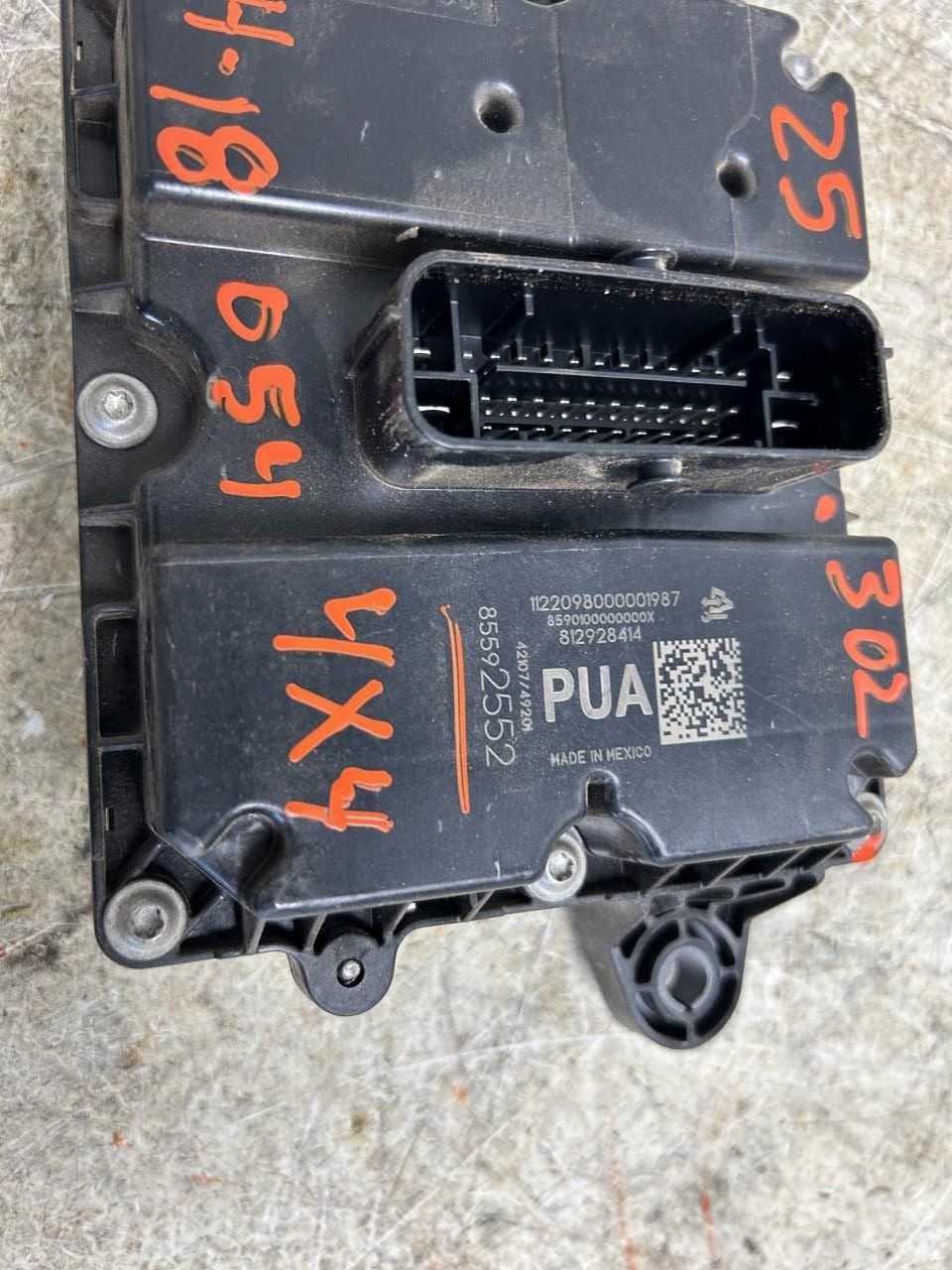 2022 CHEVROLET SILVRDO25 Transfer Case Control Module OEM Part Number 85592552