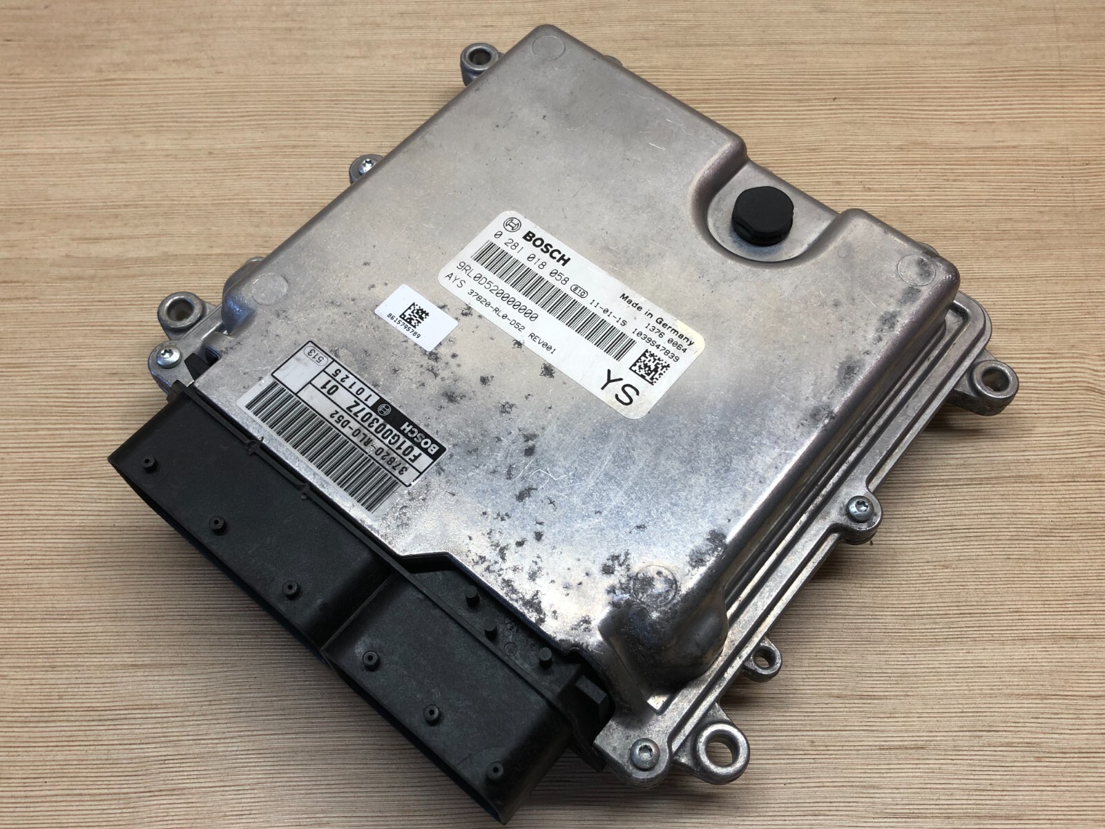 Honda Accord Mk8 2.2 Engine Control Unit YS Motor ECU 0281018058 37820 RL0 D52