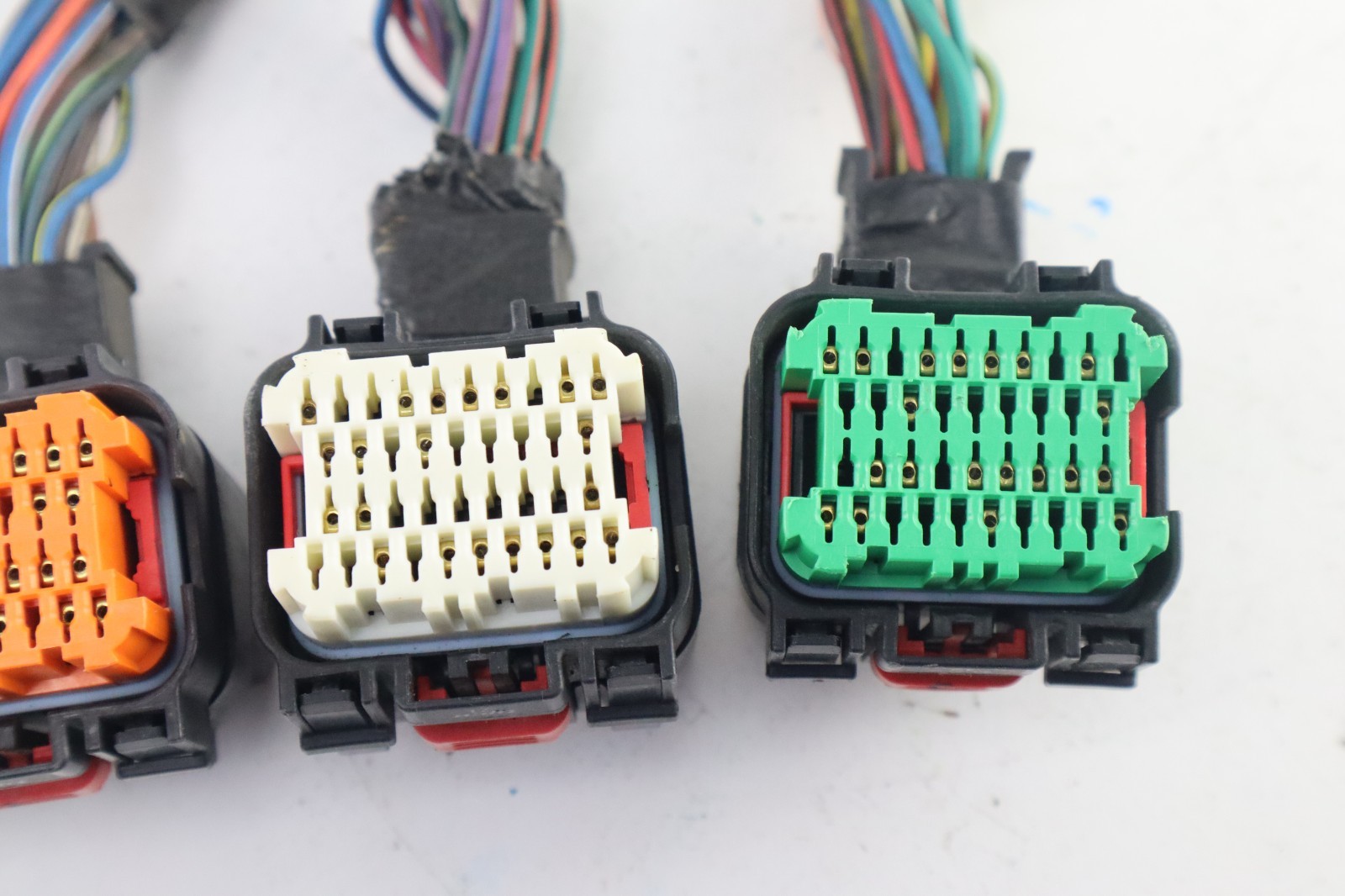 2004 Dodge Ram 1500 Engine Computer Control Module P56028806AD 3.7L WIRE PLUGS
