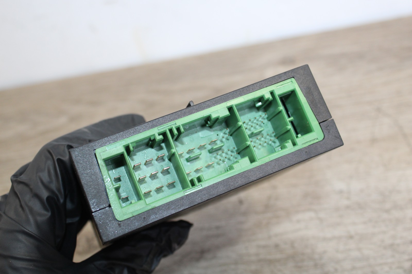 02=08 BMW E65 E66 E63 E64 E60 E61 E53 N62 IVM INTEGRATED POWER SUPPLY CONTROL