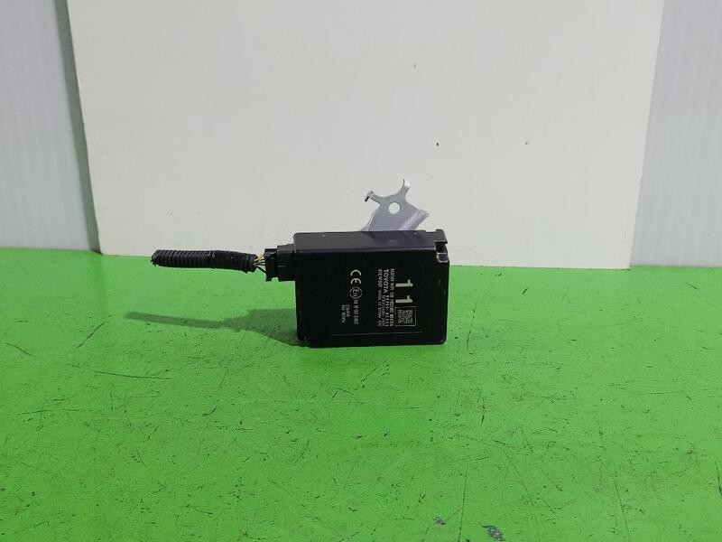 8976002111 132380 electronics module TOYOTA AURIS TOURING SPORTS E18 HYBRID