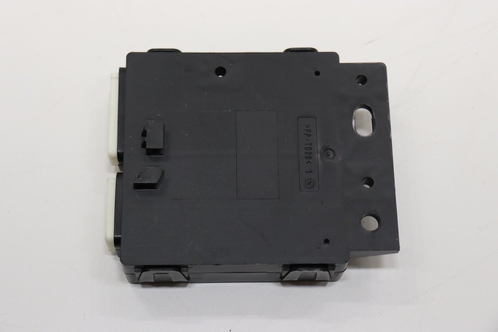 2022 -2024 KIA EV6 FRONT RIGHT PASSENGER SIDE SEAT CONTROL MODULE OEM 88540CV020