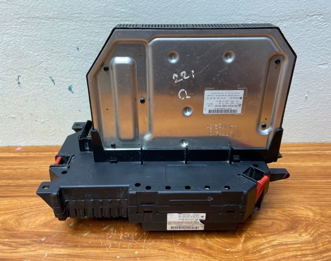 2007-2013 Mercedes-Benz S600 Front Fuse Box Signal Activation Module A2215401001