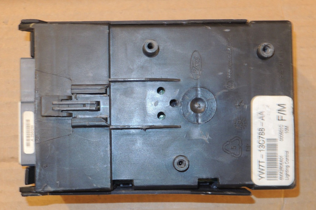 OEM 1998–2000 Ford Crown Victoria Mercury Grand Marquis Lighting Control Module