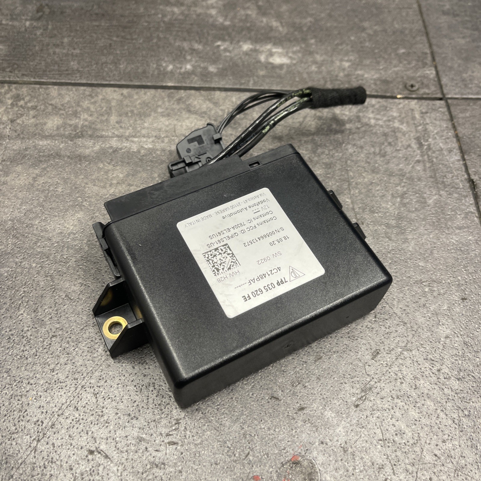 OEM 2019 – 2023 PORSCHE MACAN Navigation Interface Tracking Control Module