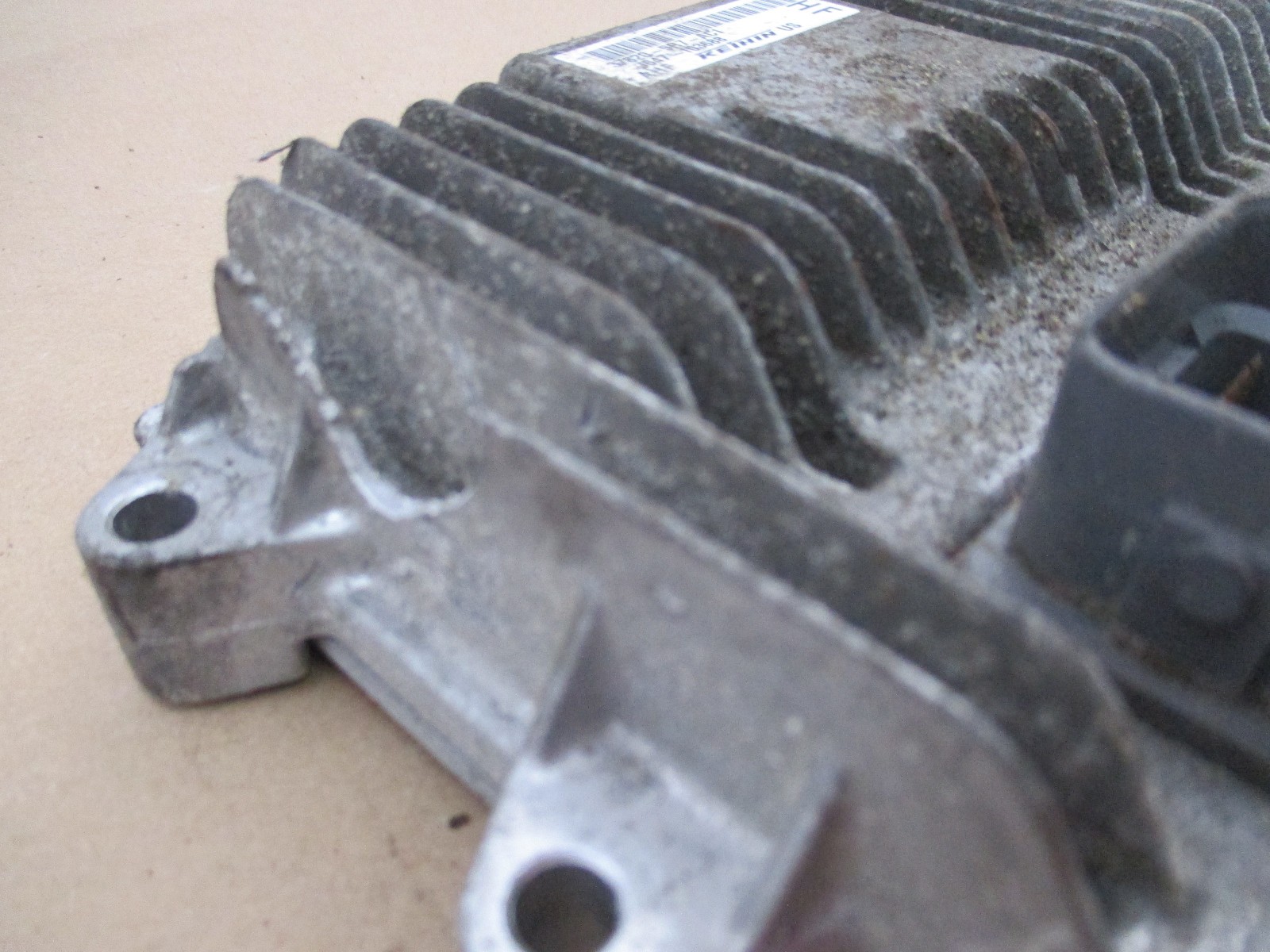 2018-2019 HONDA FIT ECM ENGINE COMPUTER 37820-5r7-ac1 Case Damage
