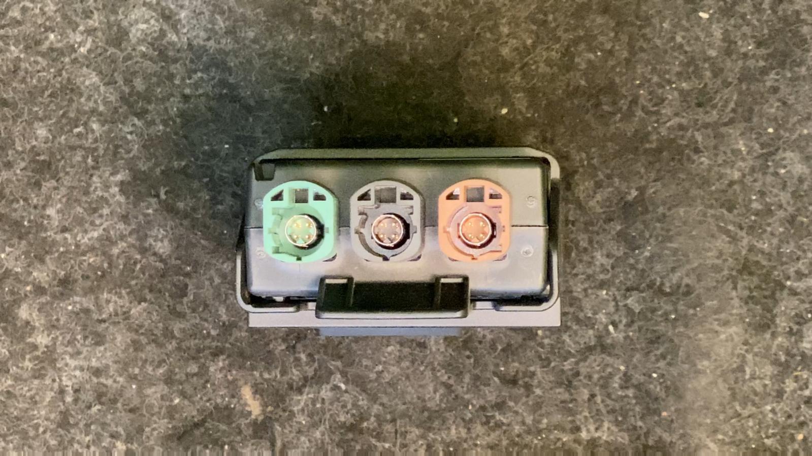 VOLKSWAGEN ATLAS USB DISTRIBUTOR CONTROL MODULE 5G0035953D B3921