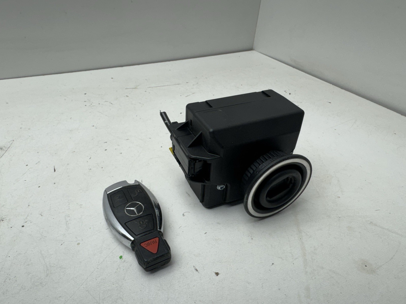 08-12 Mercedes E350 C300 GLK350 Control Module Ignition Key Node OEM