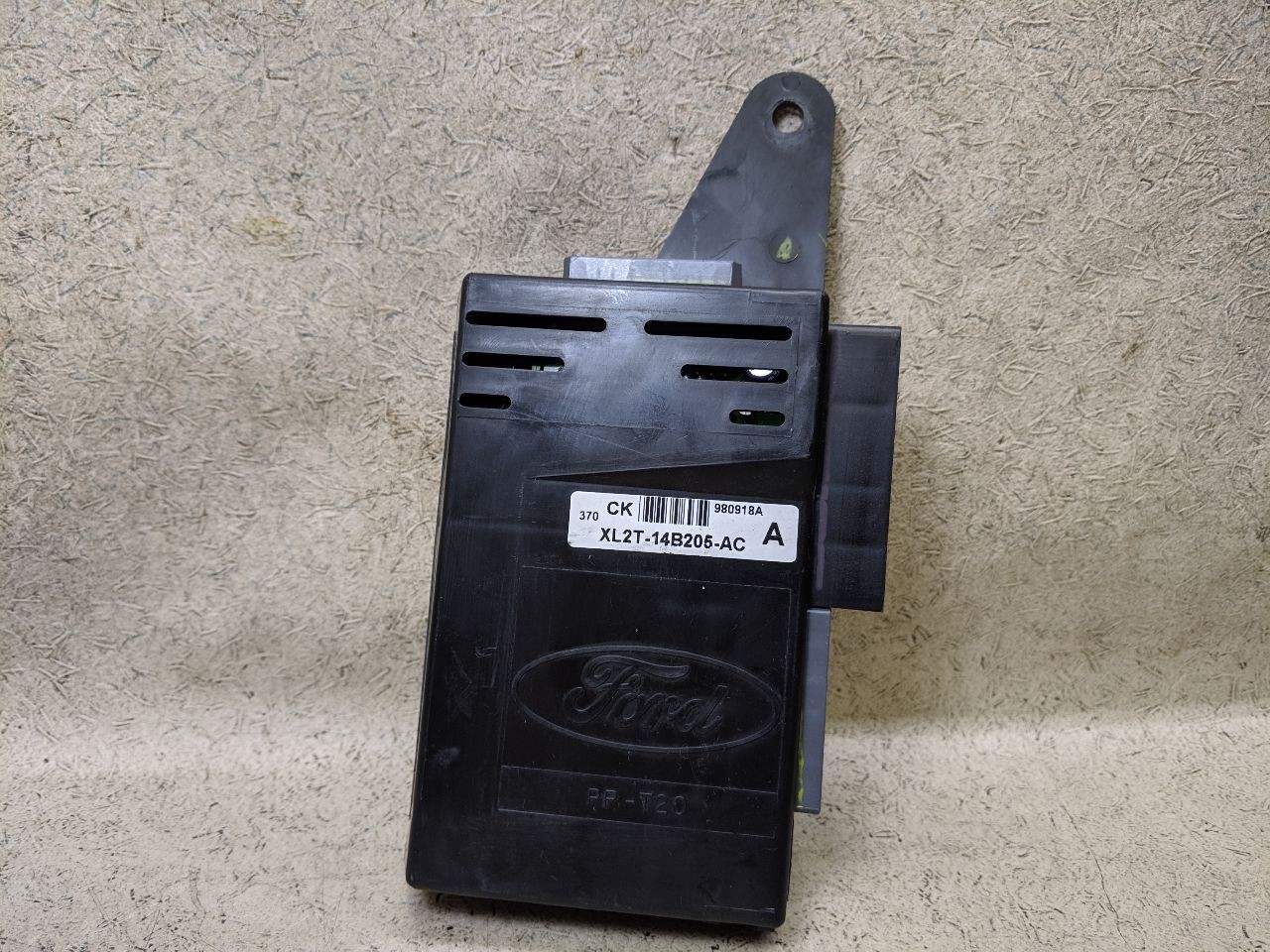 Multifunction Module XL2T14B205AC Behind Center Dash Fits 99 01 MAZDA B-2500 f68