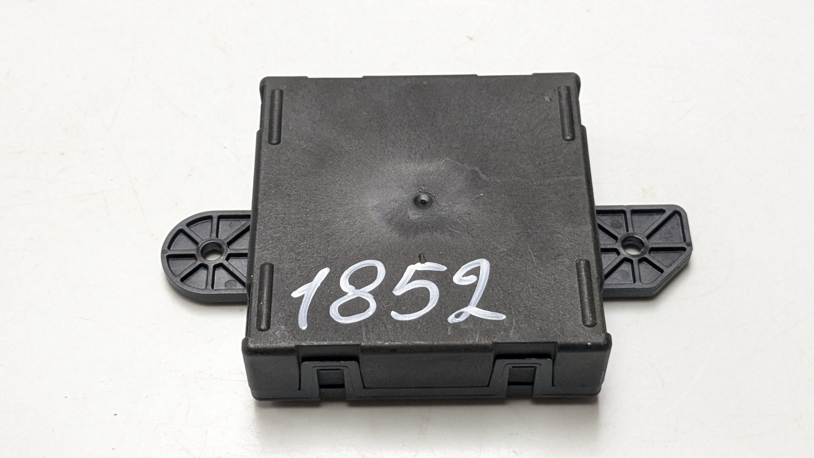 JEEP CHEROKEE KL MK5 DOOR CONTROL MODULE ECU FRONT LEFT PASSENGER SIDE 2015