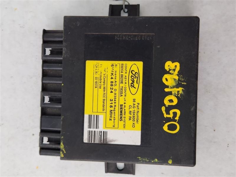 Chassis ECM Theft-locking Right Hand Kick Panel Fits 01 FOCUS 3791180