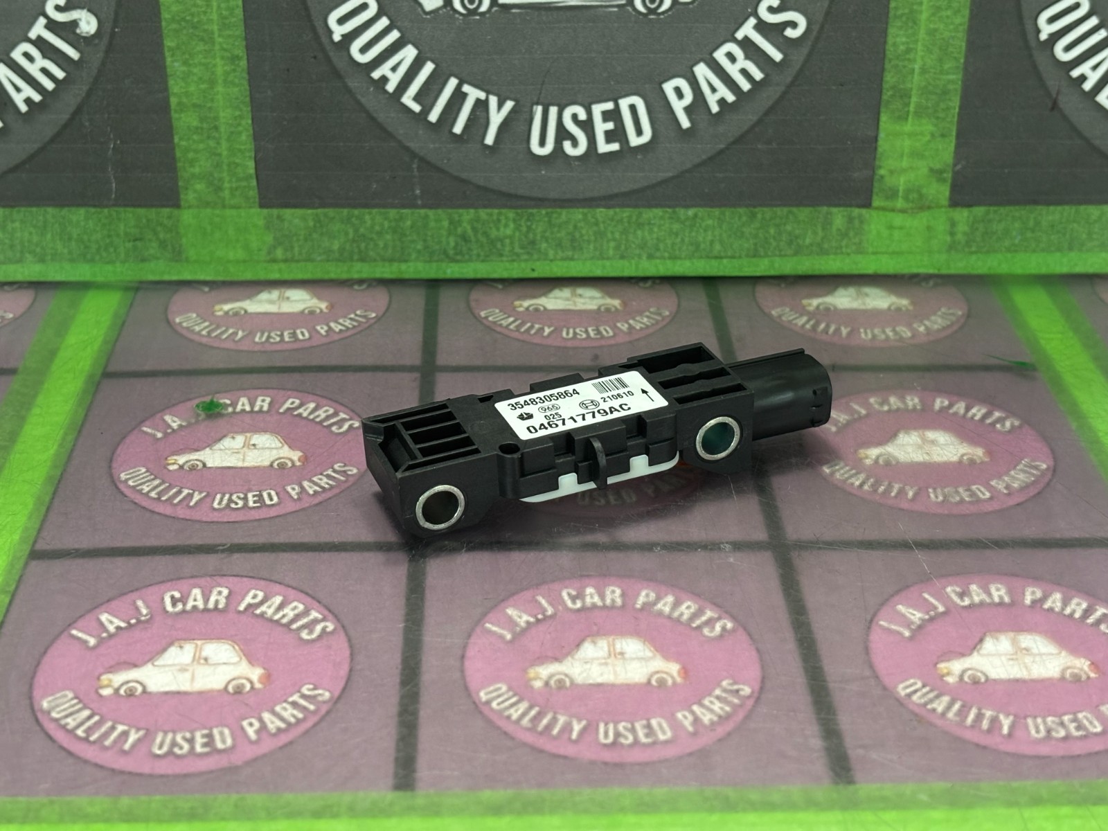 2011 CHRYSLER 300 FRONT-LEFT INTERIOR SENSOR (Ident: 04671779AC) OEM