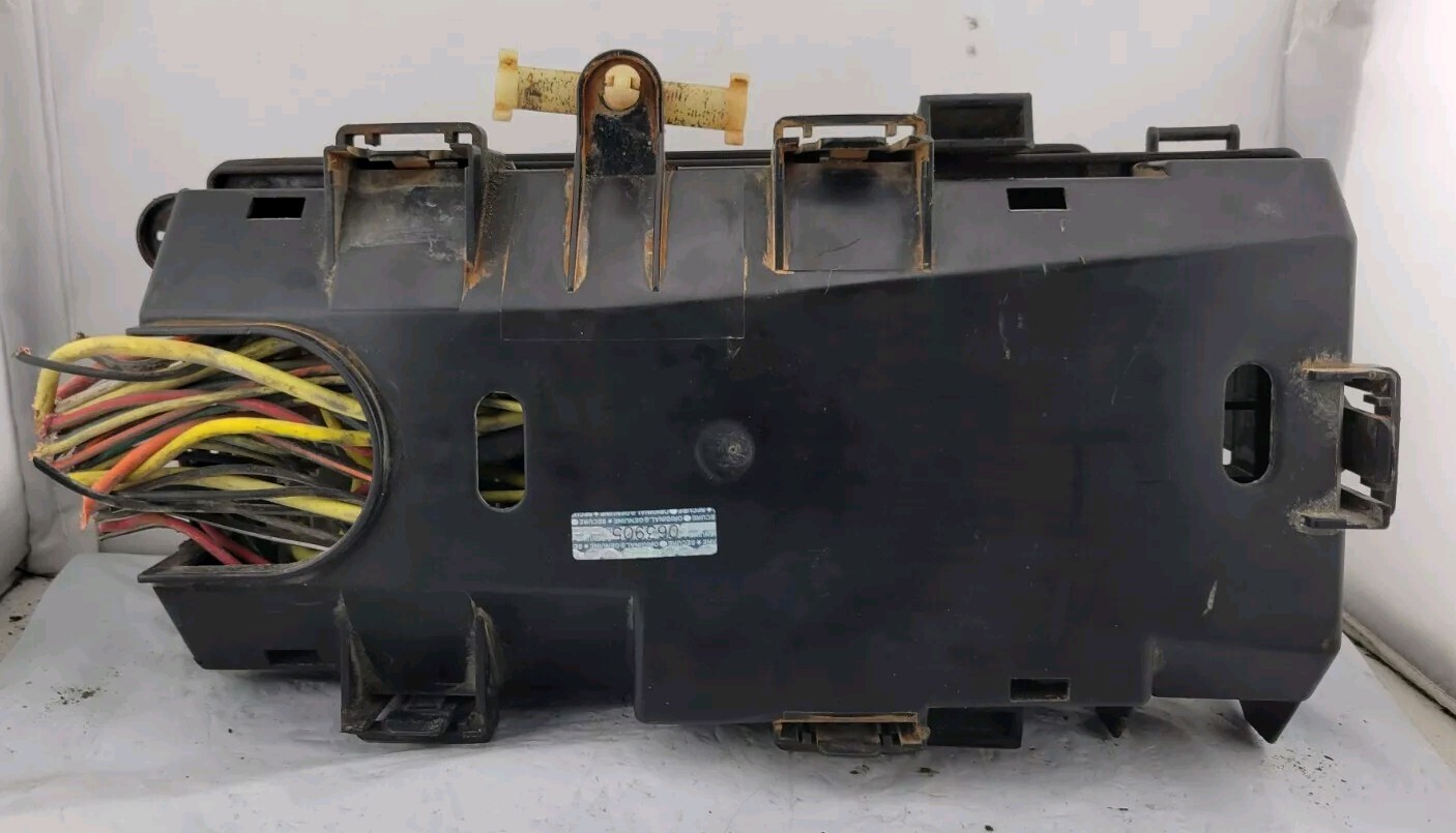 1999 E150 Econoline Van 4.6 Automatic Under Hood Main Fuse Box Relay OEM