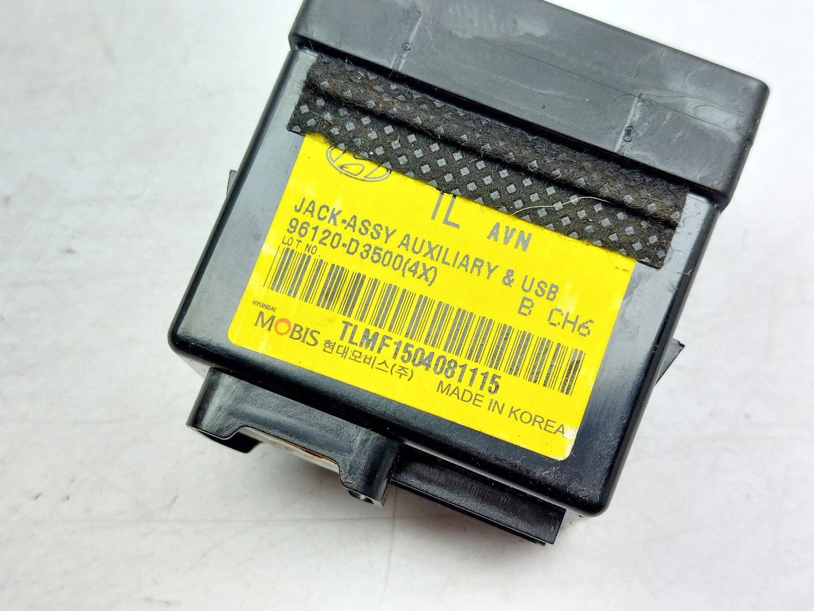 HYUNDAI TUCSON MK3 TL AUX IN USB SOCKET POWER PORT 96120-D3500 2015
