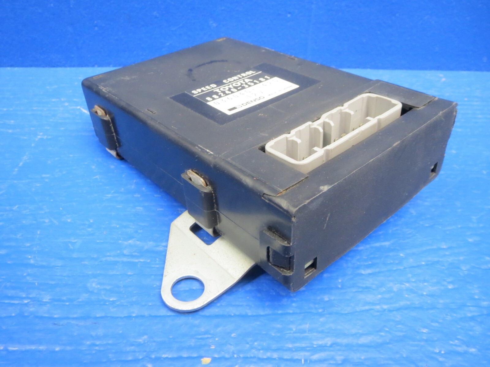 1994 TOYOTA 4RUNNER 3.0L 4WD A/T. SPEED CONTROL MODULE. MADE IN JAPAN. OEM. B2