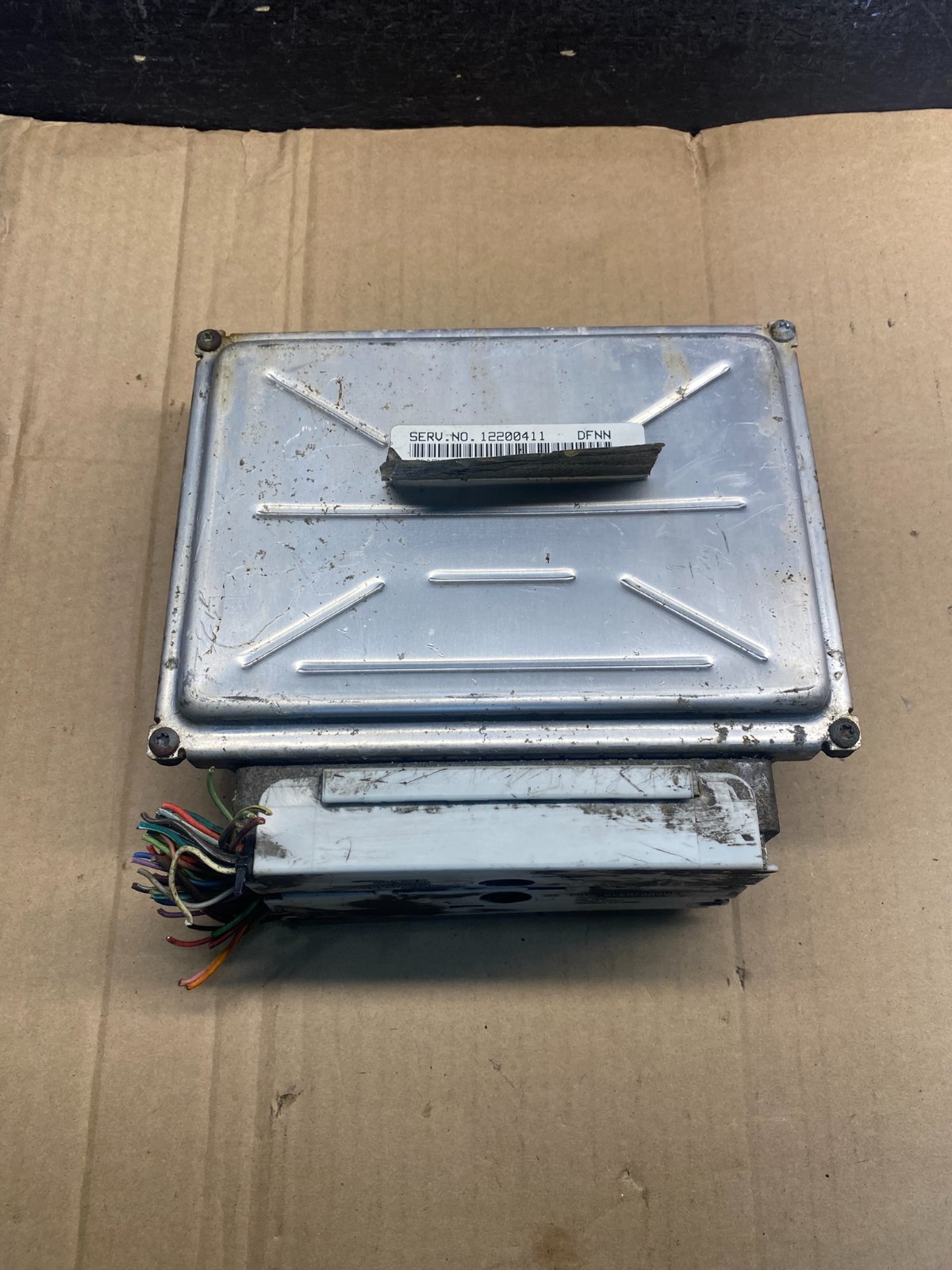 2001-2002 Silverado Tahoe Engine Computer Module 12200411 ECM ECU AE2187 DW