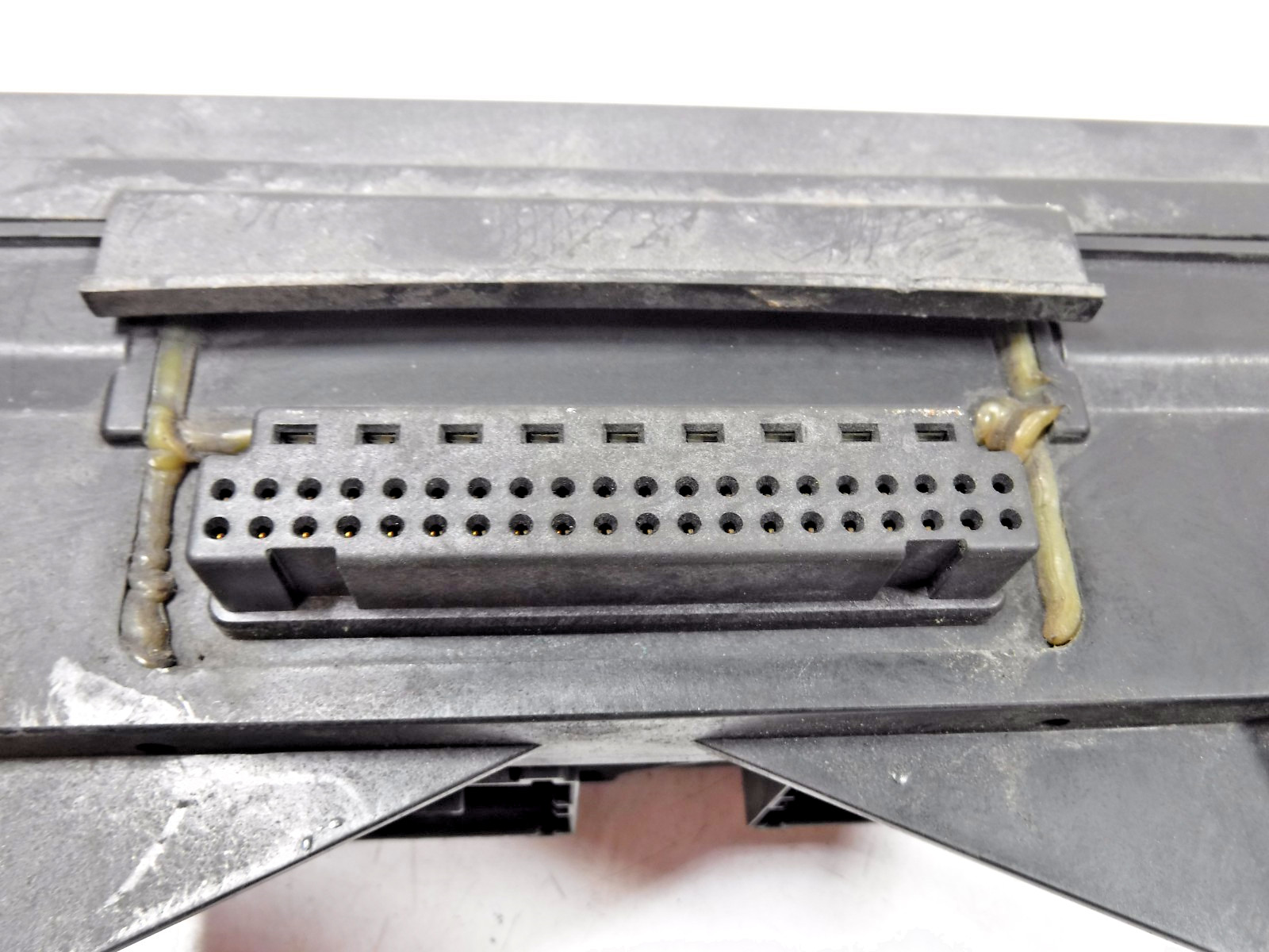 Jeep Commander 2006 3.7 V6 Integrated Power Module 04692085AB Factory OEM