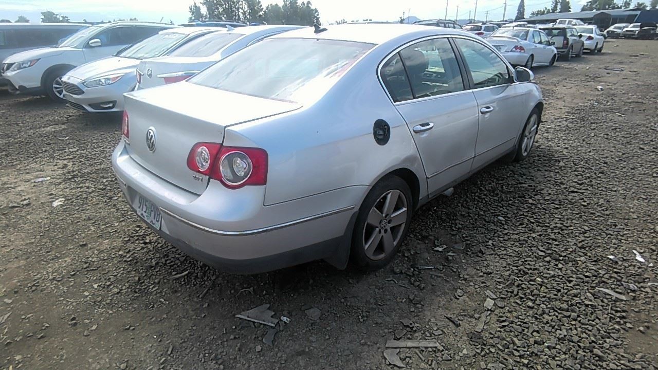 Engine ECM Electronic Control Module 2.0L Automatic Fits 08-09 PASSAT 33004098