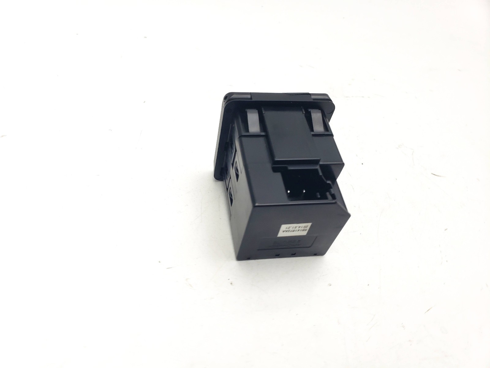 JEEP CHEROKEE KL MK5 POWER SOCKET OUTLET 68141872AA 2014