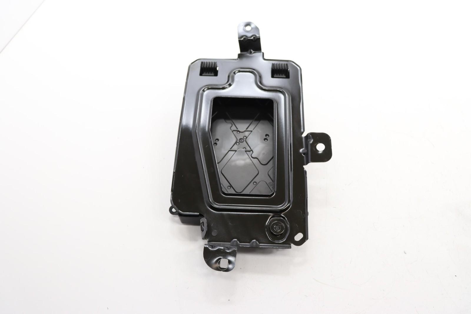 Used Body Control Module fits: 2022 Jeep Wagoneer Body Control BCM RH dash Grade
