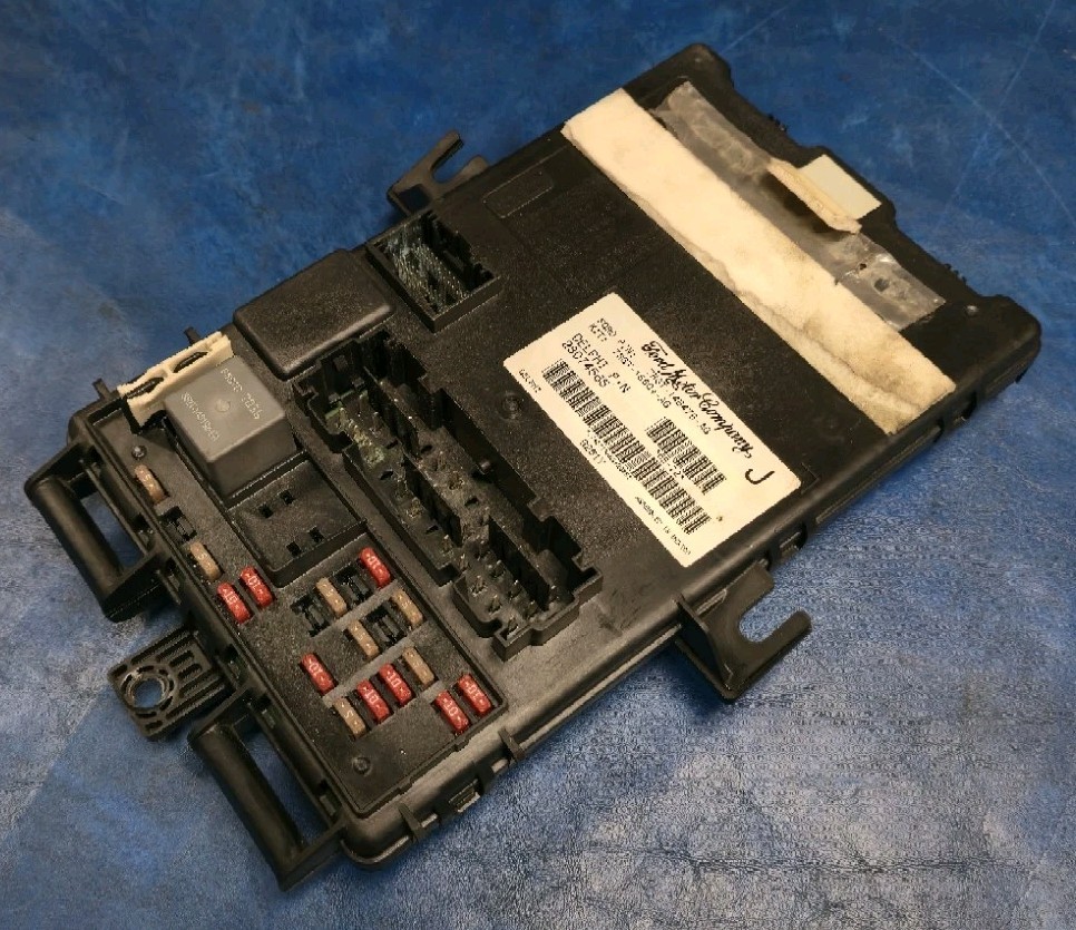 2007-2009 FORD MUSTANG FUSE BOX OEM BODY CONTROL MODULE DELPHI 7R3T-14B476-AG