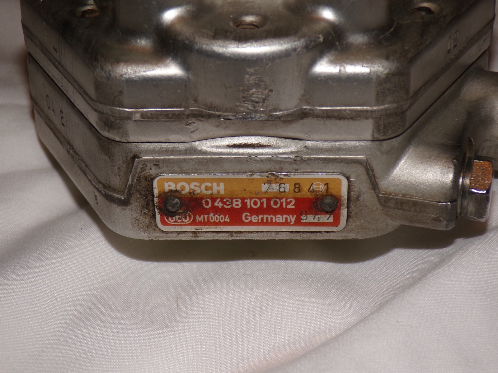 1986-1993 MERCEDES 260E 300E FUEL DISTRIBUTOR INJECTION UNIT 0 438 101 012