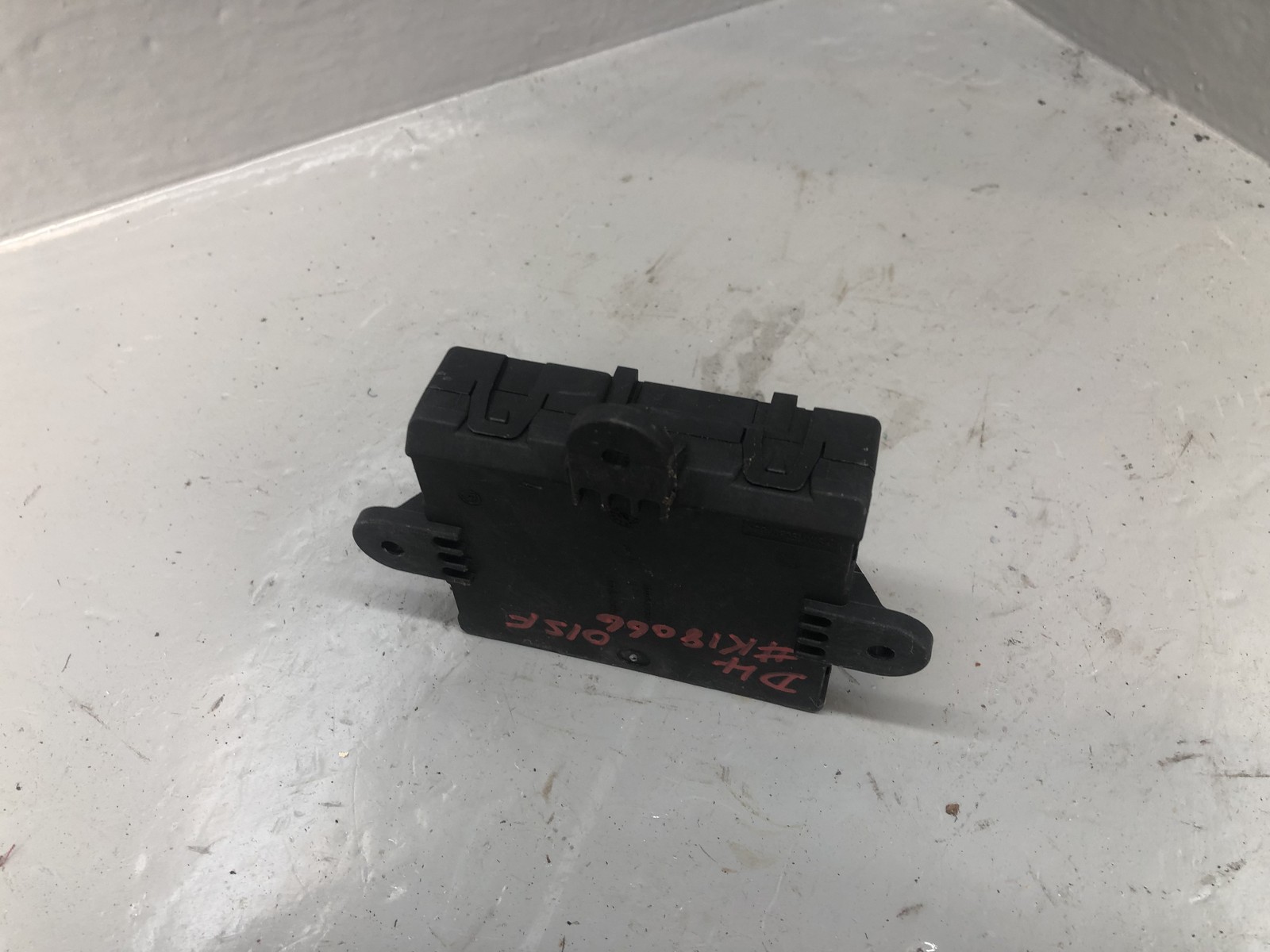 Discovery 4 Control Module ECU Off Side Front BJ32 14D618 AC Land Rover
