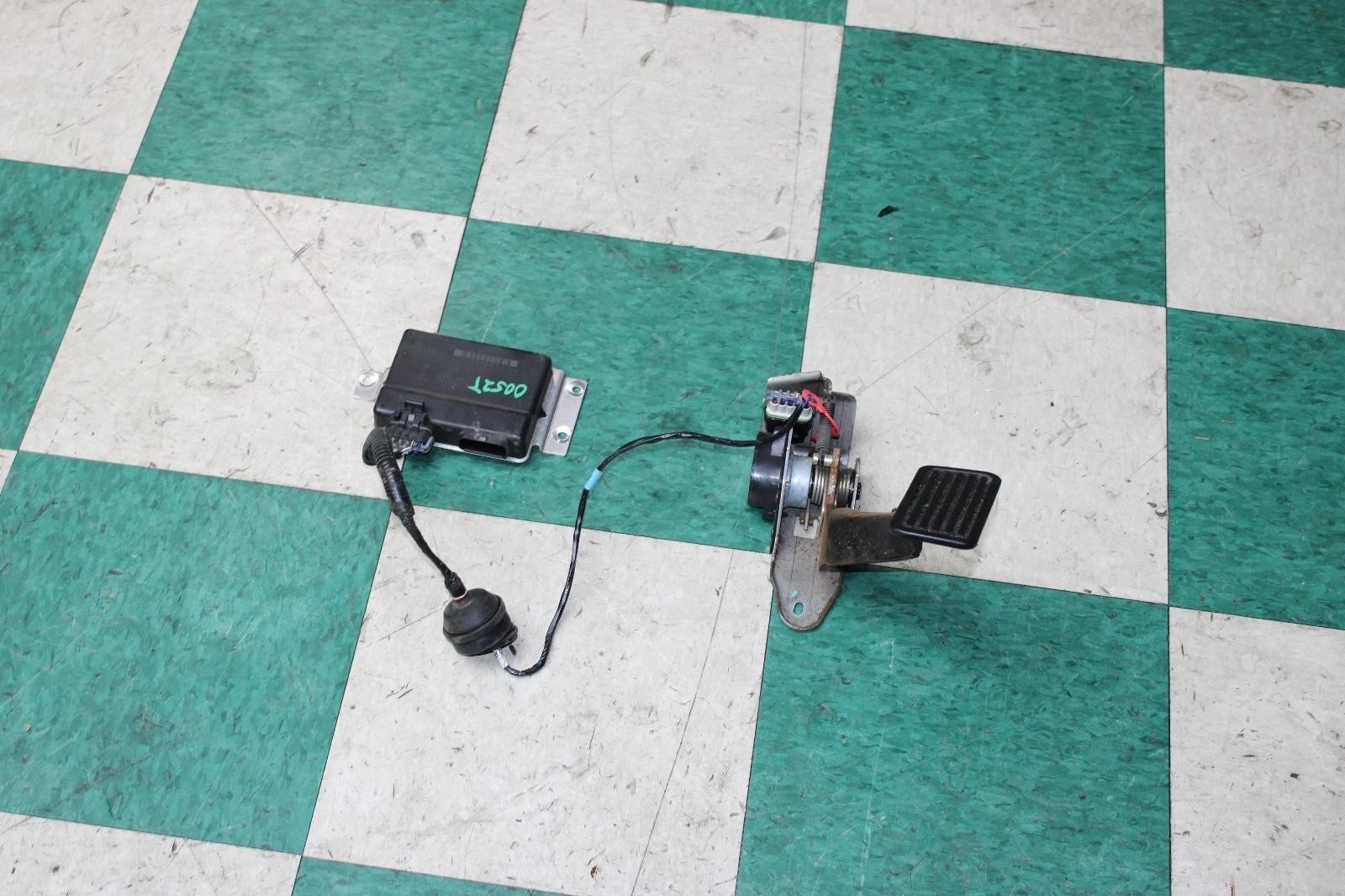 03-06 Silverado Throttle Control Module Computer Gas Pedal OE Harness OE WTY