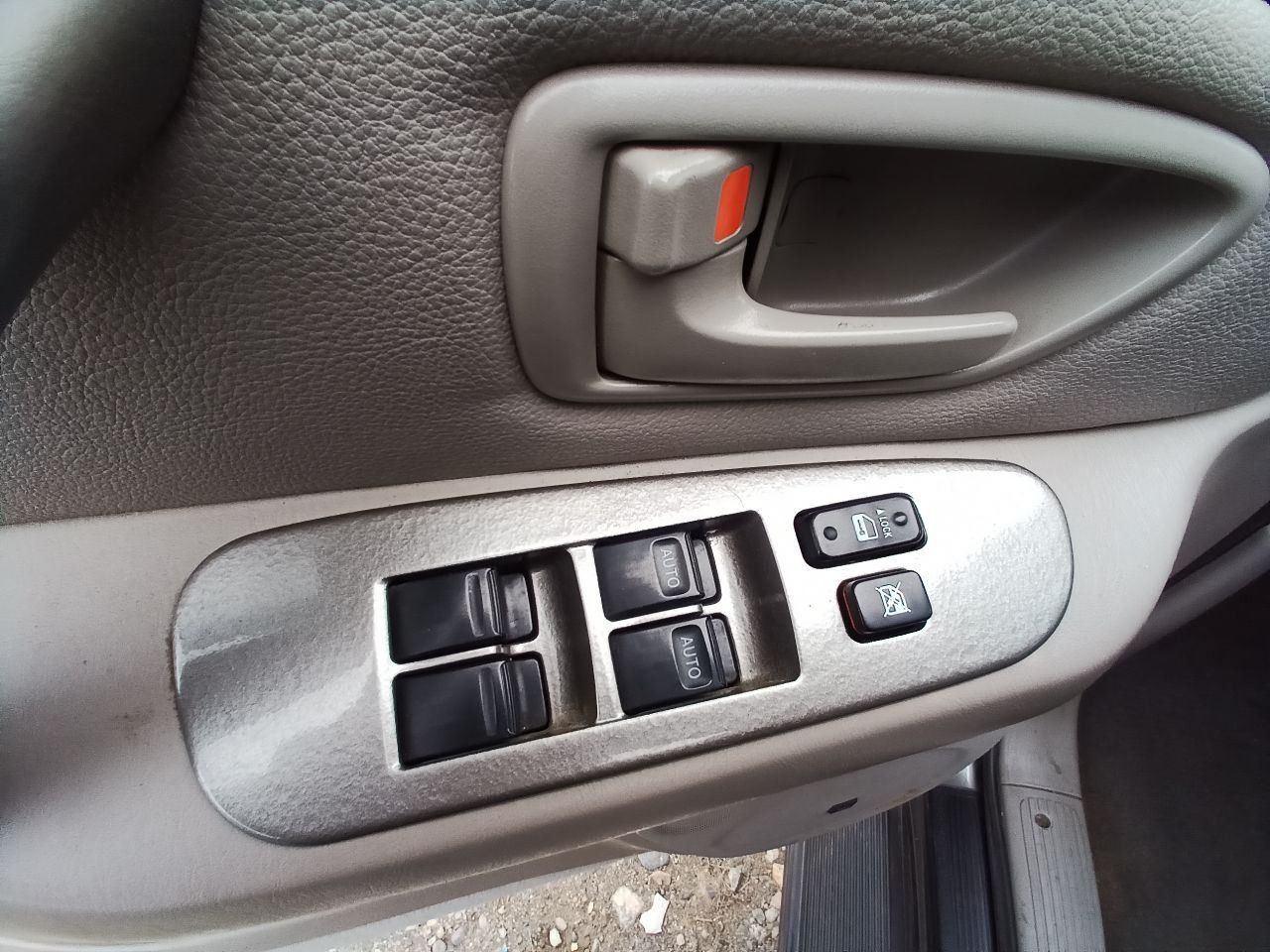 89533-04060 Transfer Case Control Module From 2006 SEQUOIA (12843652