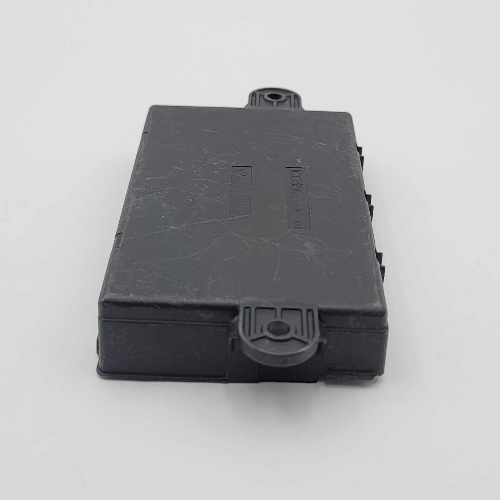 2007 – 2013 Mercedes W221 S400 S550 Rear Side Door Control Unit A2219001101