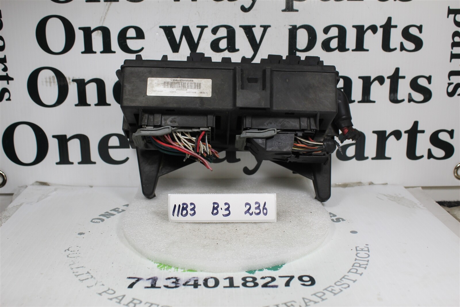 04692085AB Jeep Grand Cherokee 2006 Commander Fuse Box Relay Module 236 1P8 B5