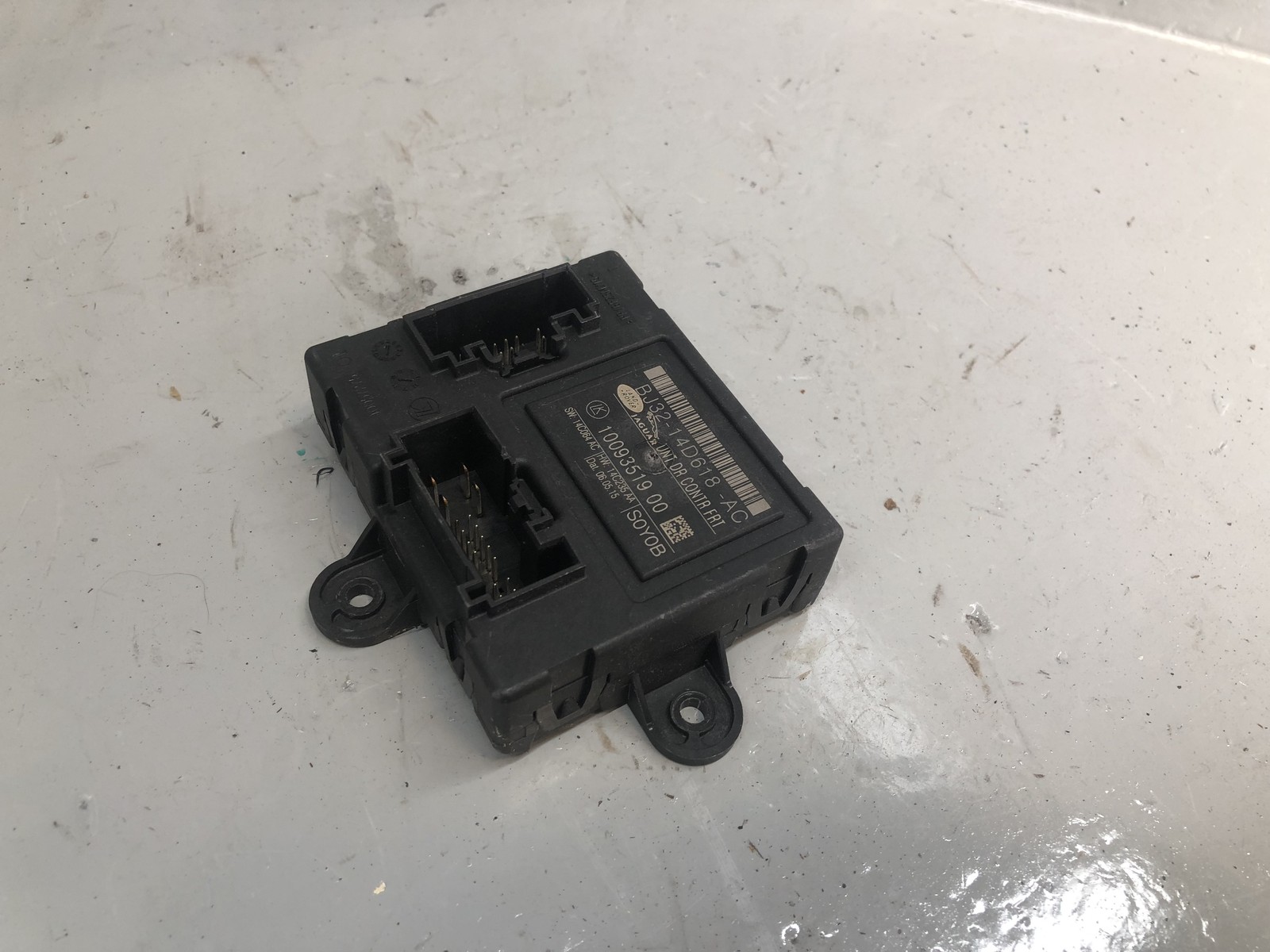 Discovery 4 Control Module ECU Off Side Front BJ32 14D618 AC Land Rover