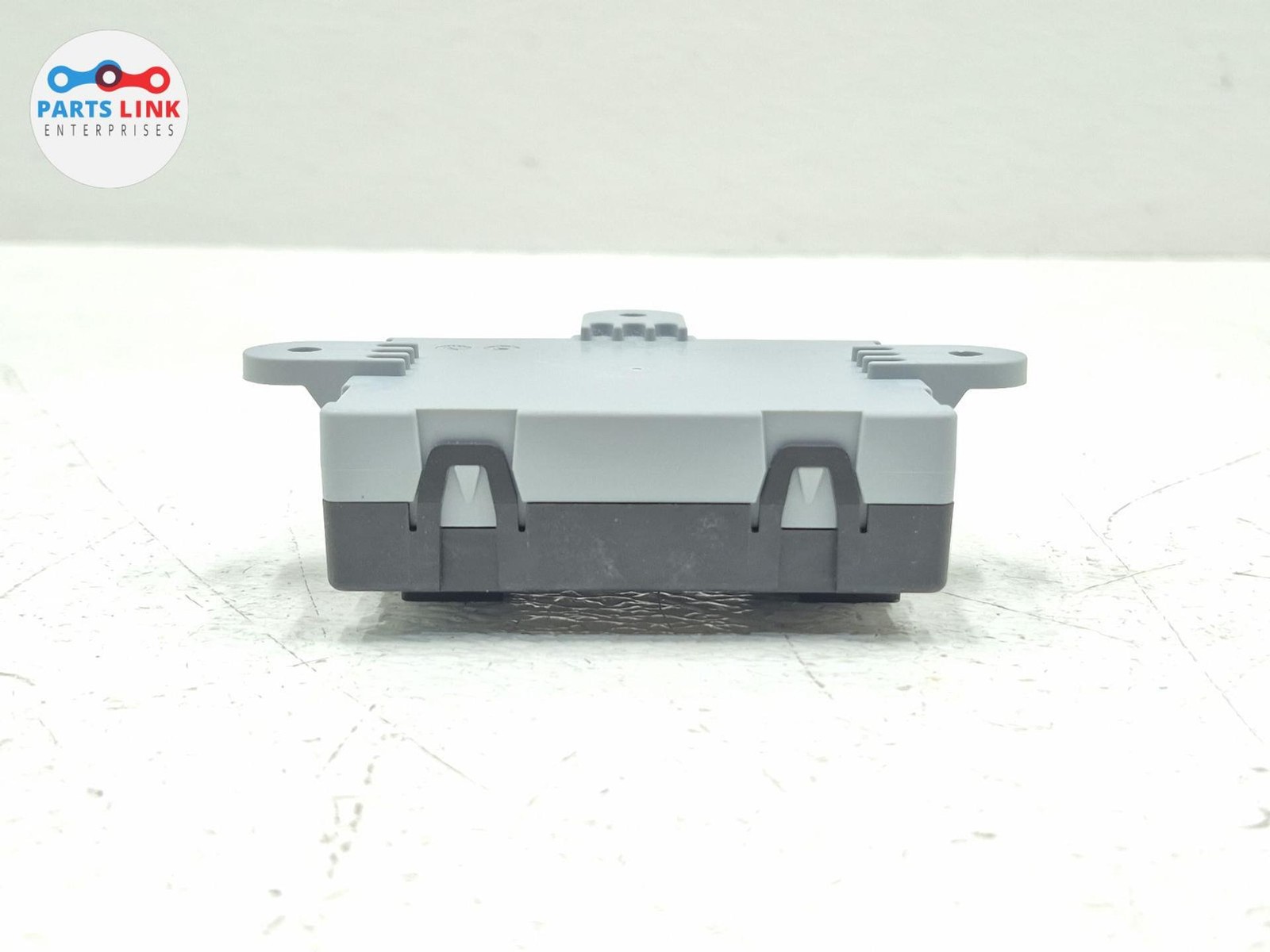 2018-2023 RANGE ROVER VELAR REAR RIGHT PASSENGER DOOR CONTROL MODULE UNIT OEM