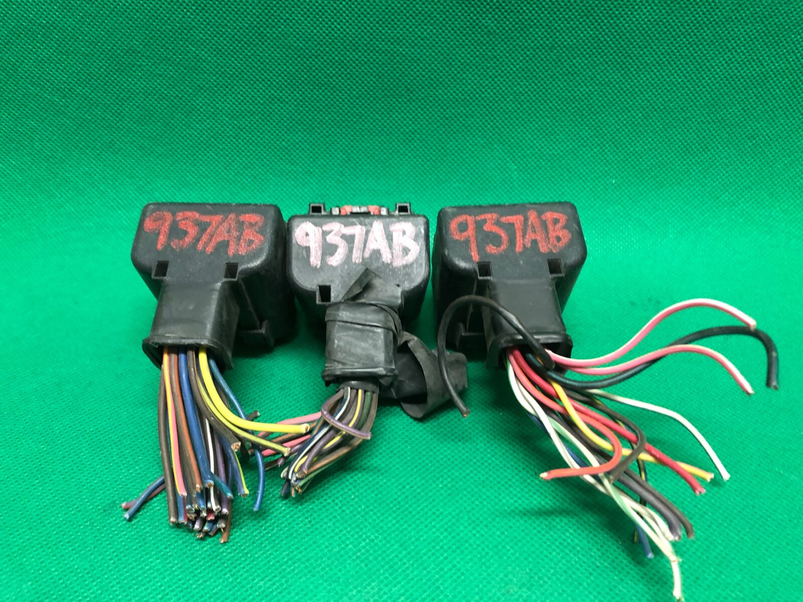 WIRING HARNESS PLUGS CONNECTORS 06 JEEP LIBERTY 3.7 ECM ECU PCM 937AB