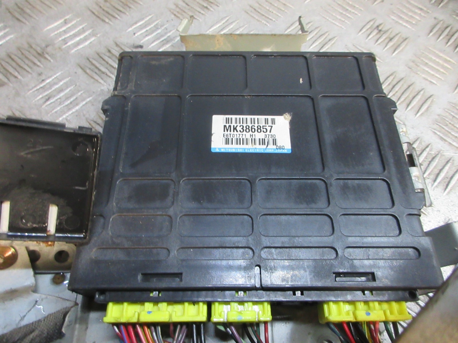 2004 MITSUBISHI SHOGUN 3.2 DI-D DIESEL ENGINE ECU MK386857