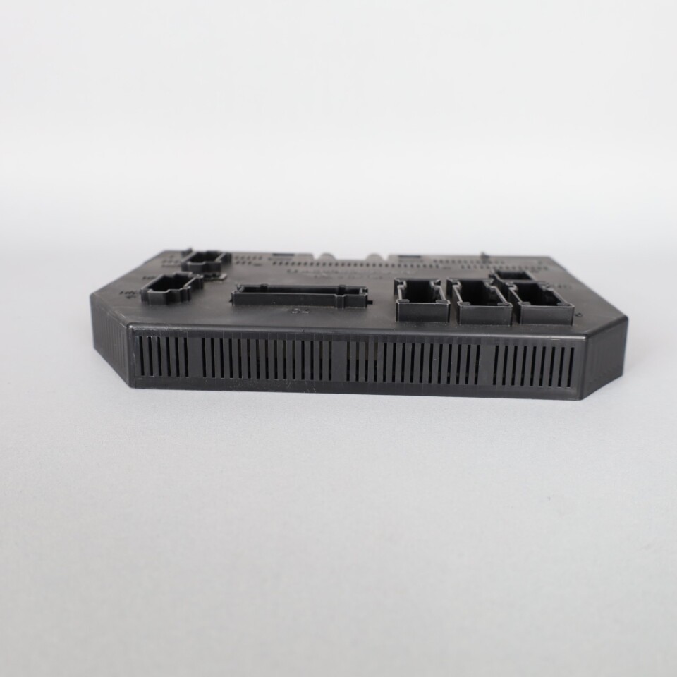 2008 Mercedes CL600 Front SAM Fuse Box Module 2215401101 OEM